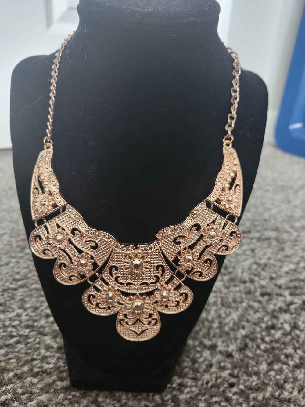 Elegant Floral Filigree Statement Necklace in Rose Gold Tone